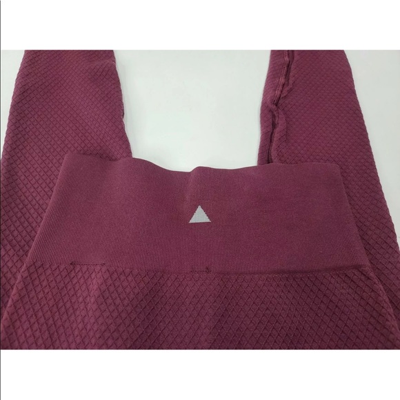 Balance Athletica Seamless Legging Amethyst Quartz Maroon Diamond Textur… - Picture 3 of 12